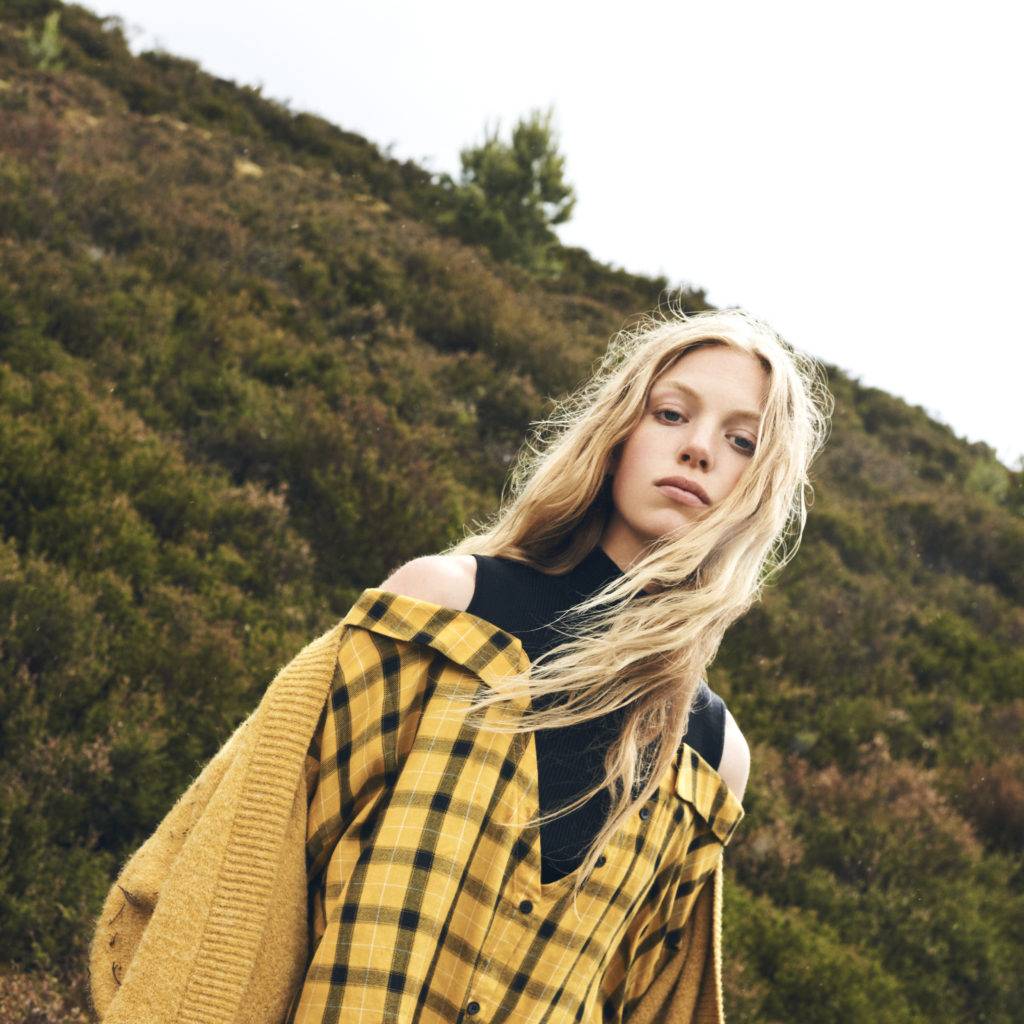 Creative Direction & Storytelling - shot by Matteo Montanari - Models Tes Linnenkoper & Kirin Dejonckheere 